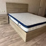 Двуспальная кровать с двумя прикроватными тумбами 2