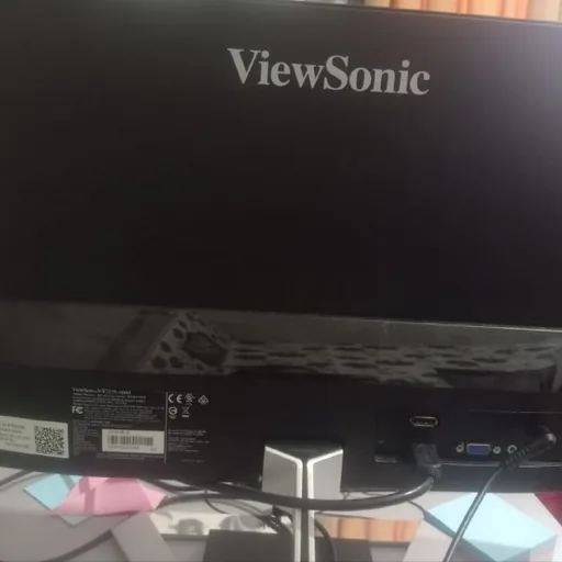 Два монитора ViewSonic и Acer