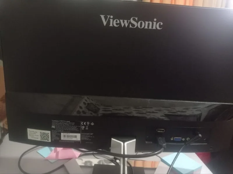Два монитора ViewSonic и Acer 1
