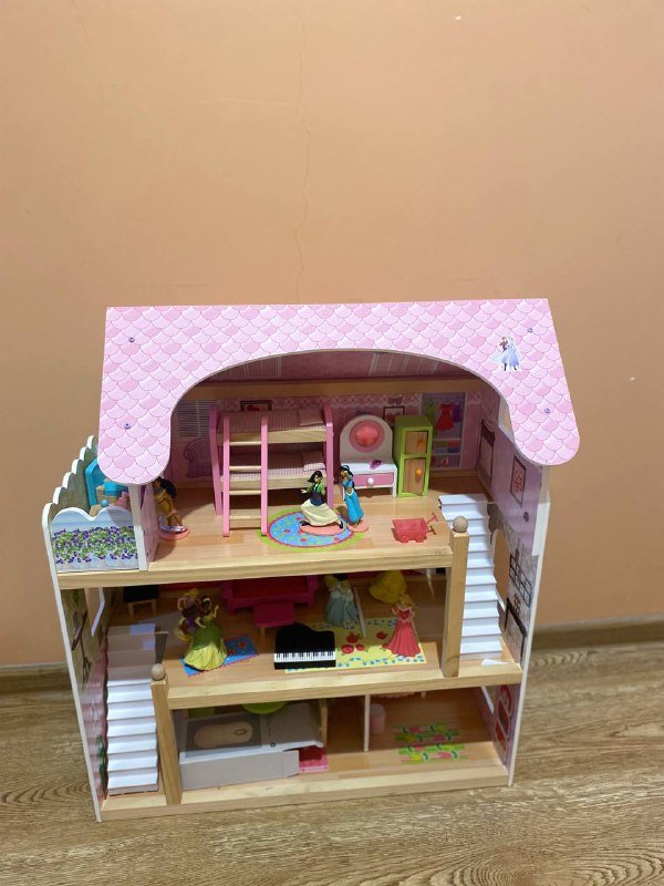 Кукольный домик с мебелью