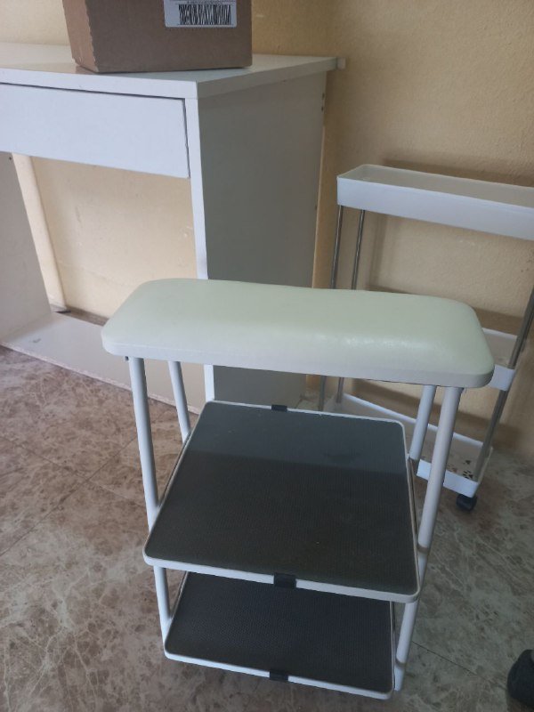 კომოდი, პედიკურის ფეხის სადგამი მაგიდა