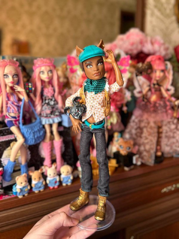 Кукла монстр хай Клод Вульф с питомцем и подставкой