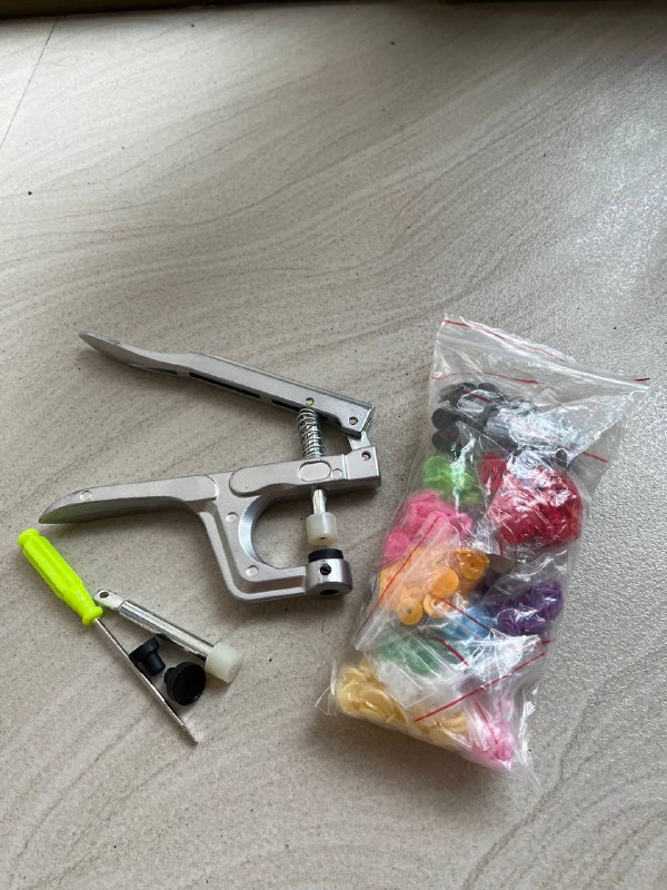 Швейные приспособы, пресс T101, каверлок Bernina 1300 mdc 3