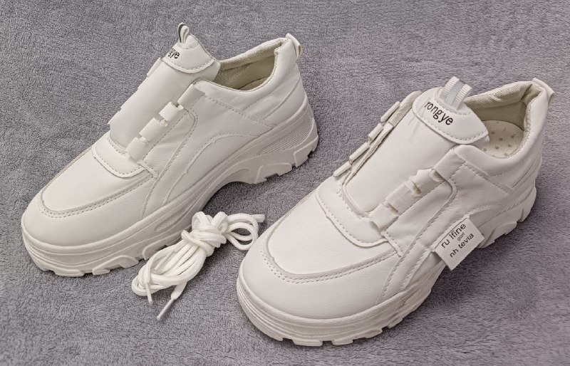 Кроссовки городские белые