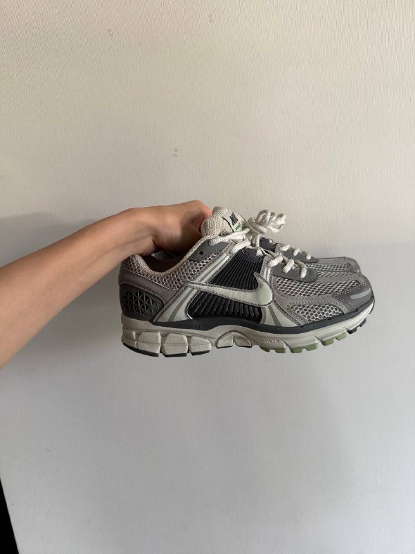 кроссовки Nike Vomero 5 оригинал размер 36.5 2