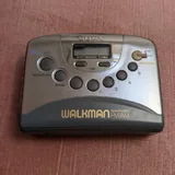Кассетный плеер с радиоприемником Sony Walkman WM-FX267 1