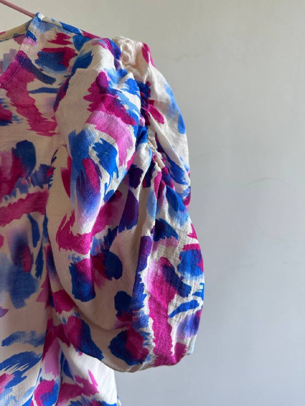 Укороченная блуза с ярким принтом, размер М 3