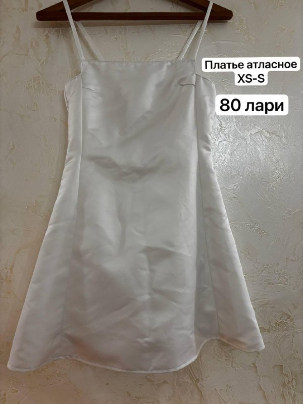Кожаные лоферы, белое платье, черный костюм 2