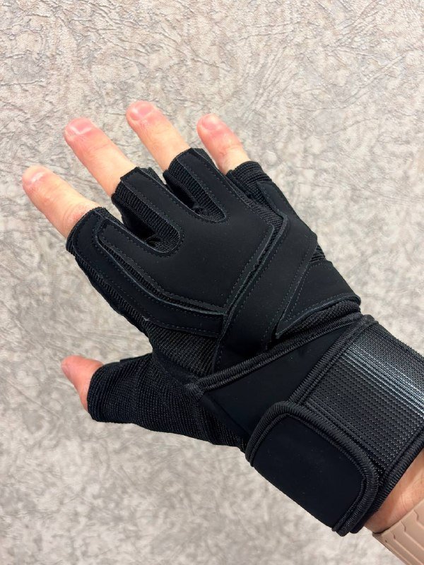 Спортивные перчатки