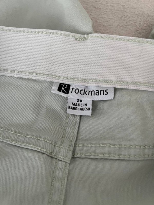 Джинсовые шорты, полосатый пиджак, коричневая накидка, серая майка, белая майка 3