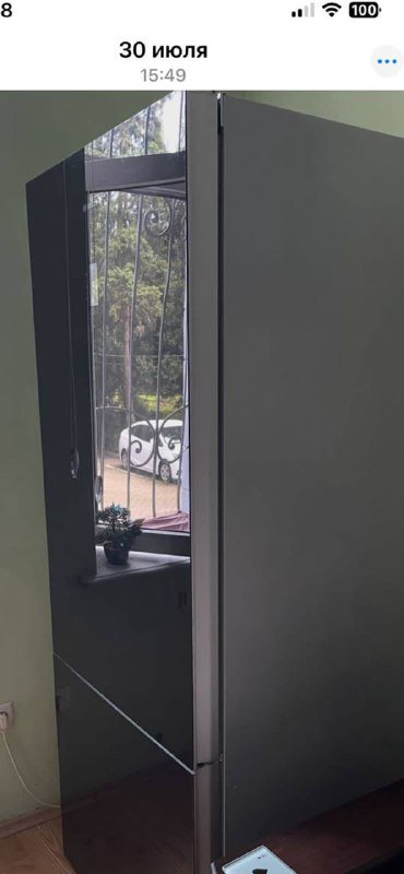 Газовая плита, холодильник, раскладное кресло, маленькое кресло, диван