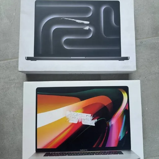 Пустые коробки от MacBook Pro