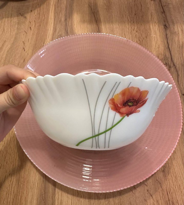 Розовое блюдо и белая тарелка-миска 3