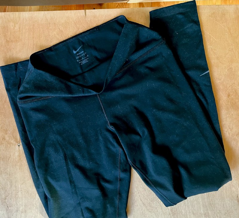 Платье Toptop, спортивный топ Demix Movi Wick, леггинсы Nike One Dri-FIT, футболки МЕЧ Garment Dye 3
