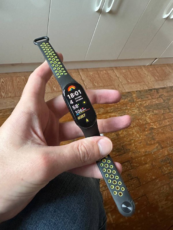 Apple AirPods 2, MiBand 9 5