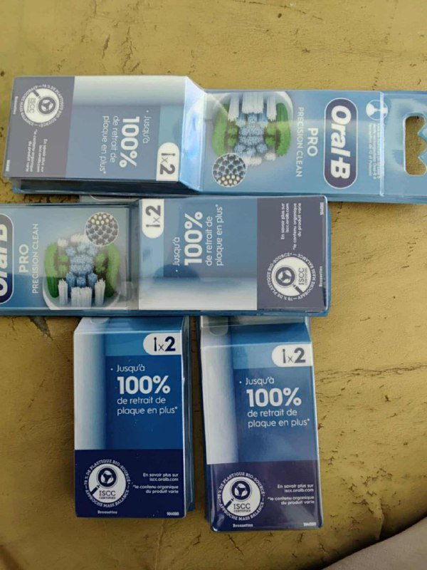 Косметика и электрический триммер для ухода 8