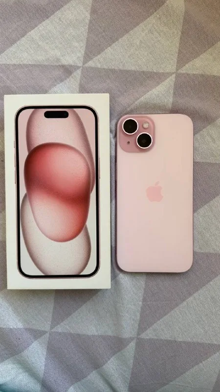 iPhone 15 розовый 1