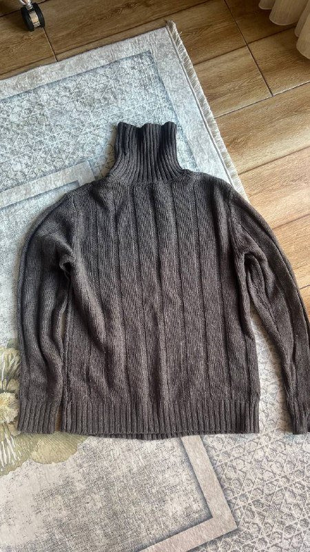 Тёмно-коричневый тёплый свитер размер M