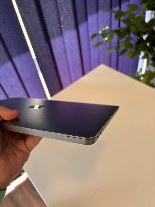 Macbook Air M1 8/256GB 6