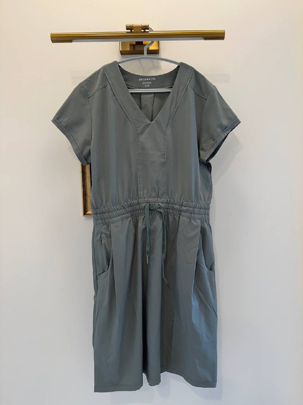 кожанка Colin’s, юбка Benetton, зеленое платье, платье-рубашка Uniqlo 6