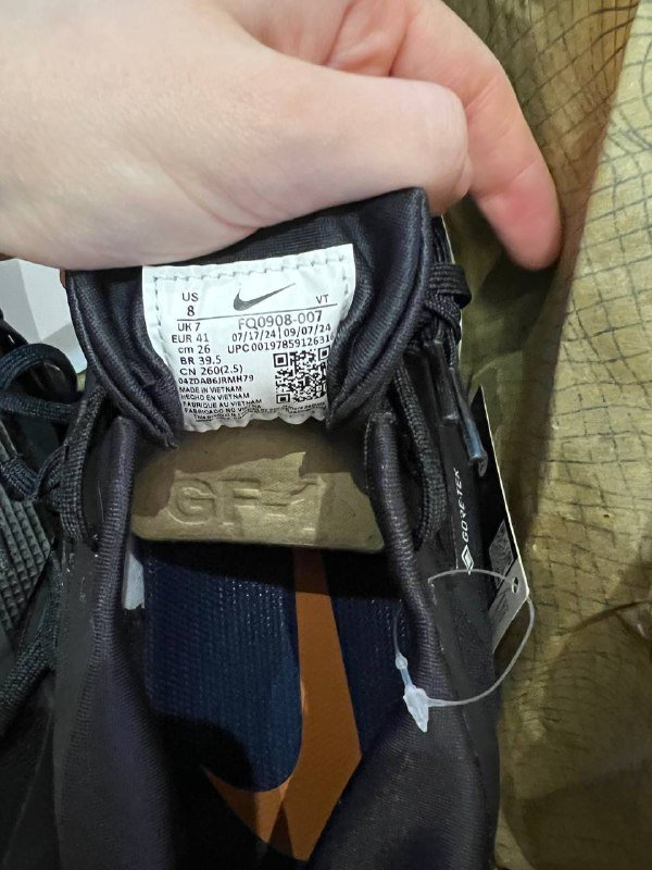 Шлепки, черные, черно-белые и серо-белые кроссовки 6