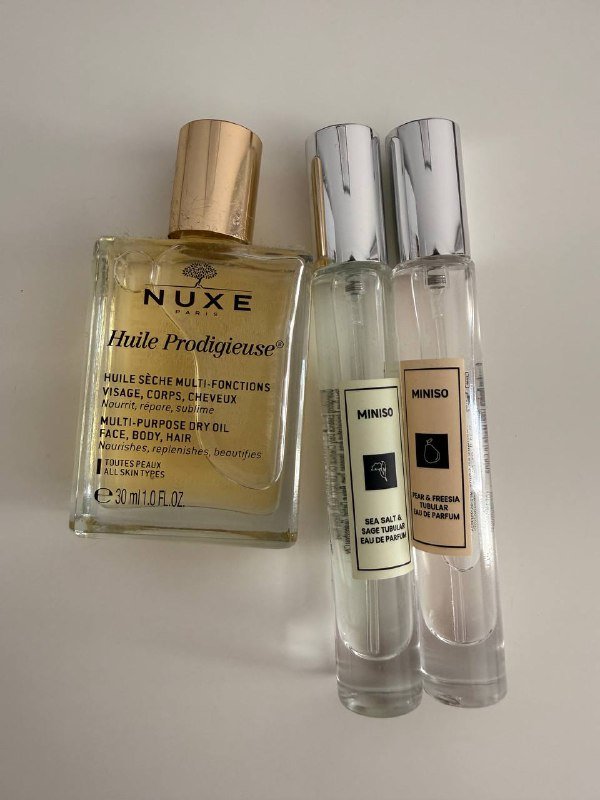 платье, косметика, вязальные нитки, фоторамки, банданы, настольная лампа, духи 10