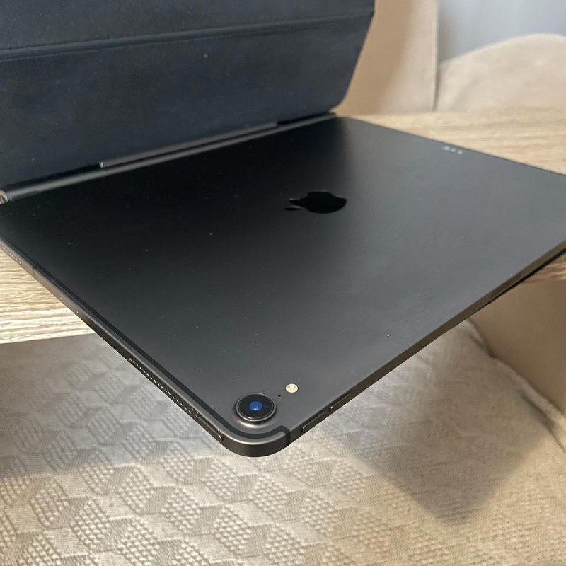 MacBook Pro 15, 2018, 16GB, 512 SSD, iPad Pro 12.9, 256GB 7