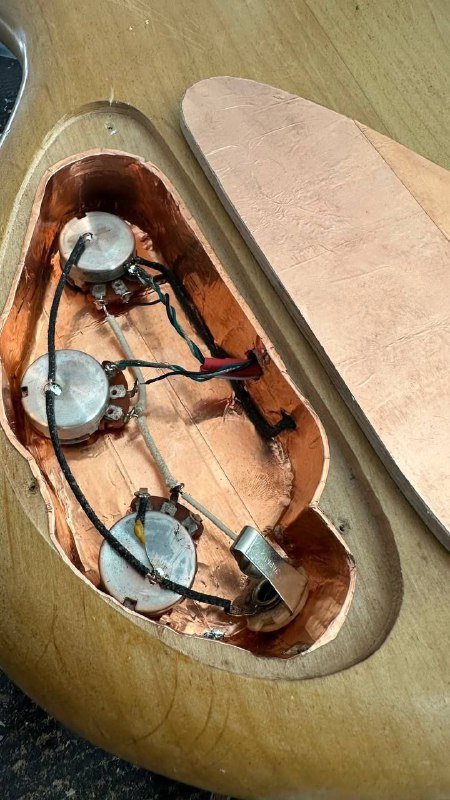 Ремонт и настройка струнных инструментов, акустика, электрогитары 3