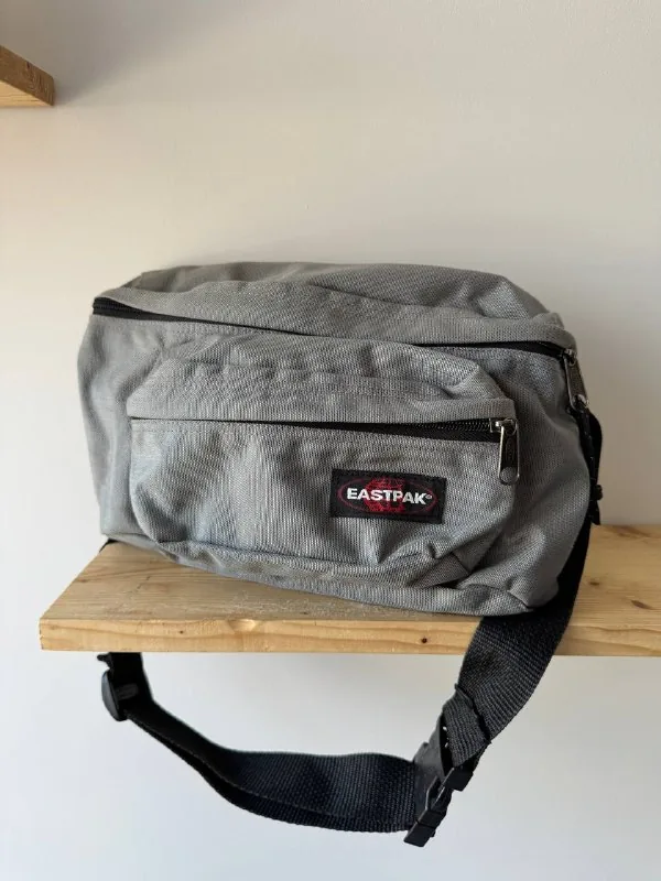 Бананка Eastpak 1