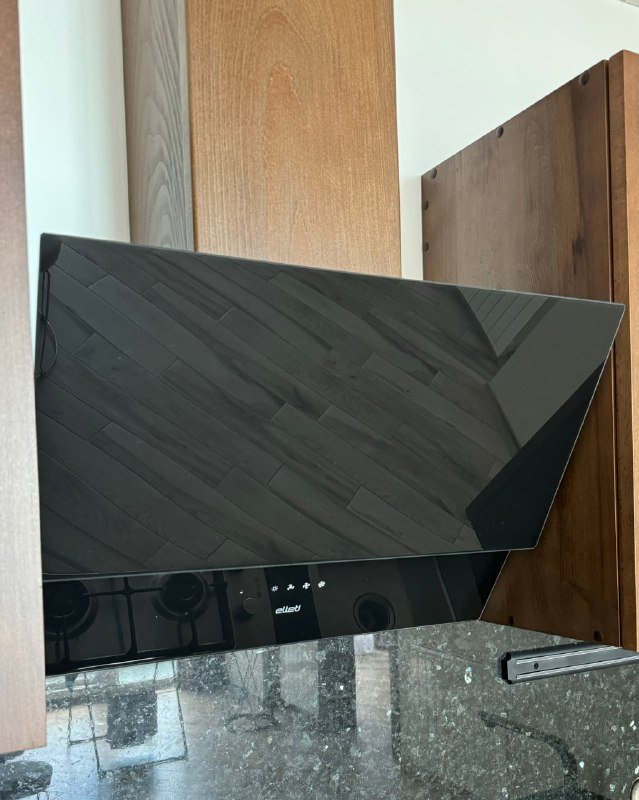 Кухня, холодильник, газовая печь, вытяжка, раковина 5