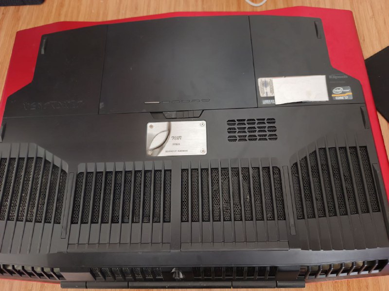 Ноутбук Alienware M18 Intel i7 20GB SSD 190GB 2