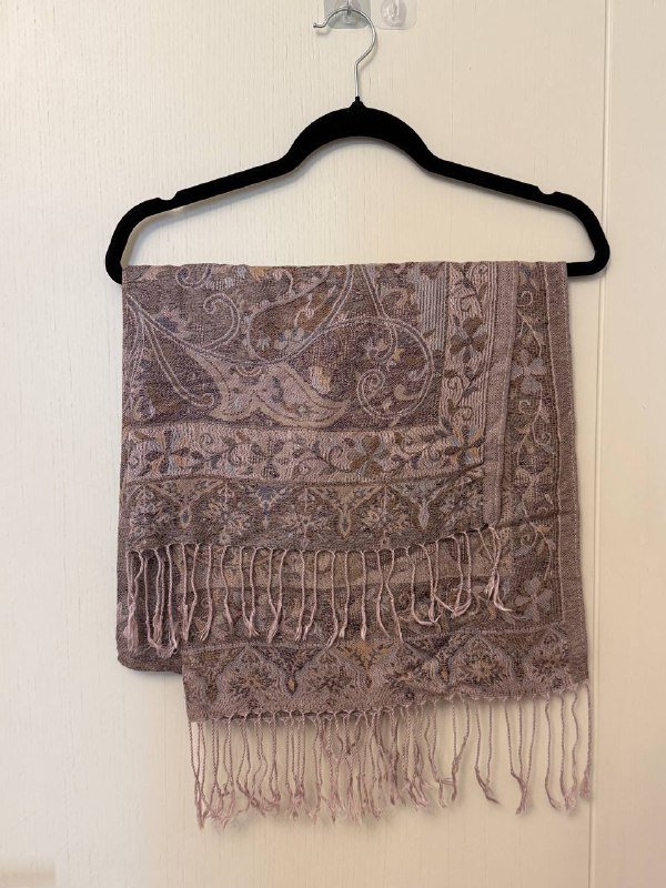 Платок из пашмина, кепка USPA, шапка-капюшон, пуховик, накидка, кожаный плащ, куртка короткая Bershka