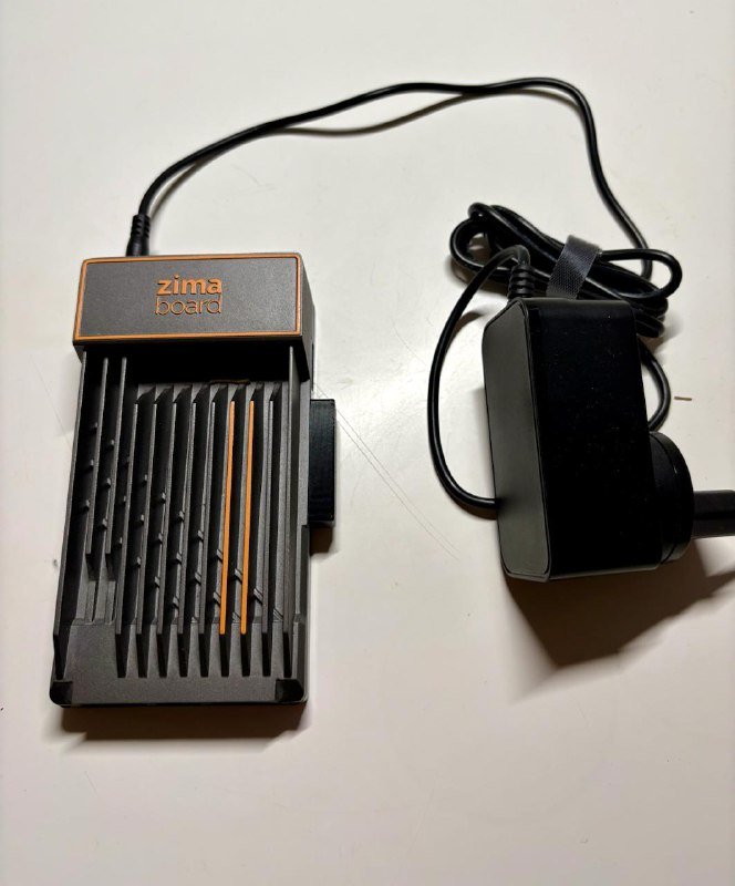 Компактный безвентиляторный компьютер ZimaBoard 832