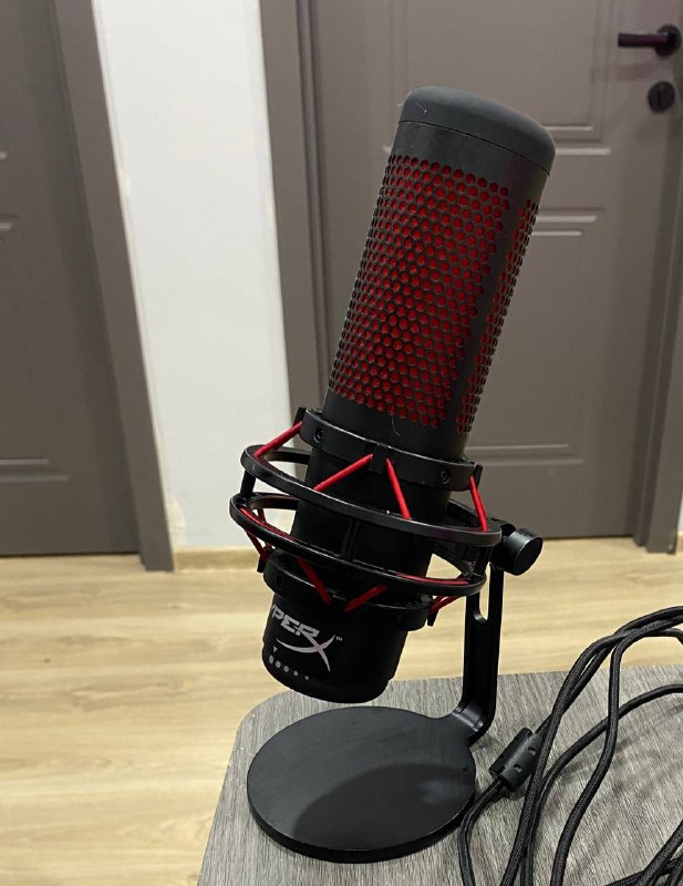HyperX QuadCast микрофон для подкастов и стримов