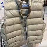 Кроссовки, сумка Calvin Klein, украшения Pandora, куртка, жилет 8