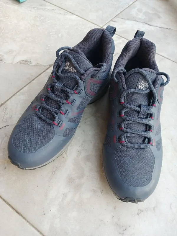 Кроссовки для хайкинга, штаны Decathlon 1