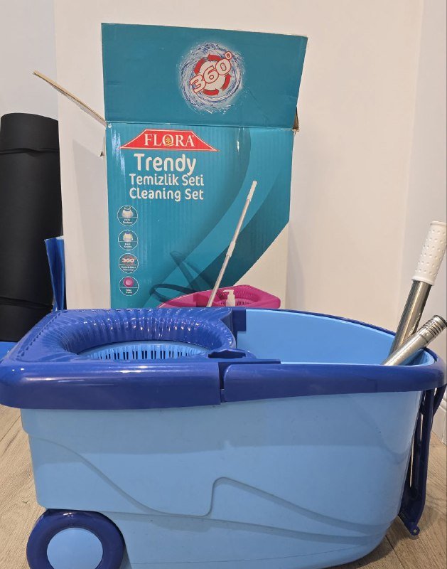 Ведро на колёсиках с ручкой и швабра 2