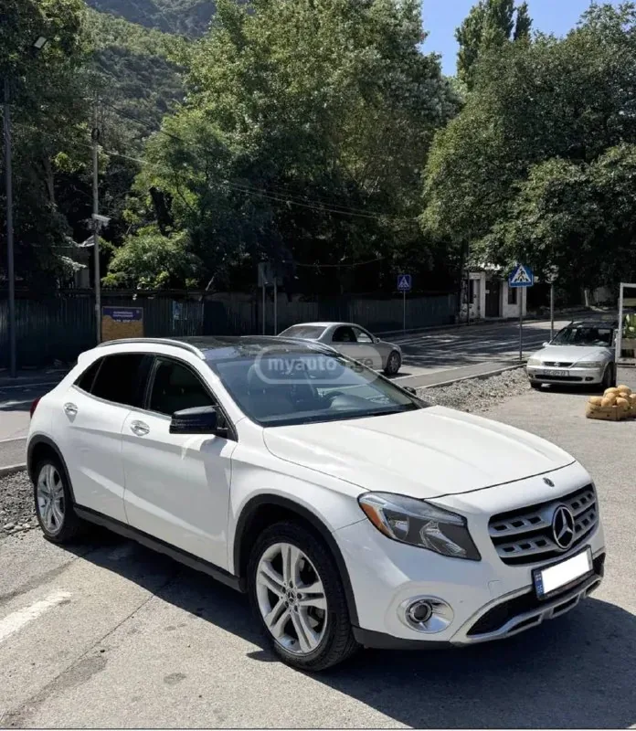Mercedes-Benz GLA 250 2018 1