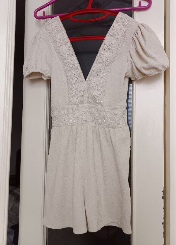 Комбинезон Zara молочного цвета