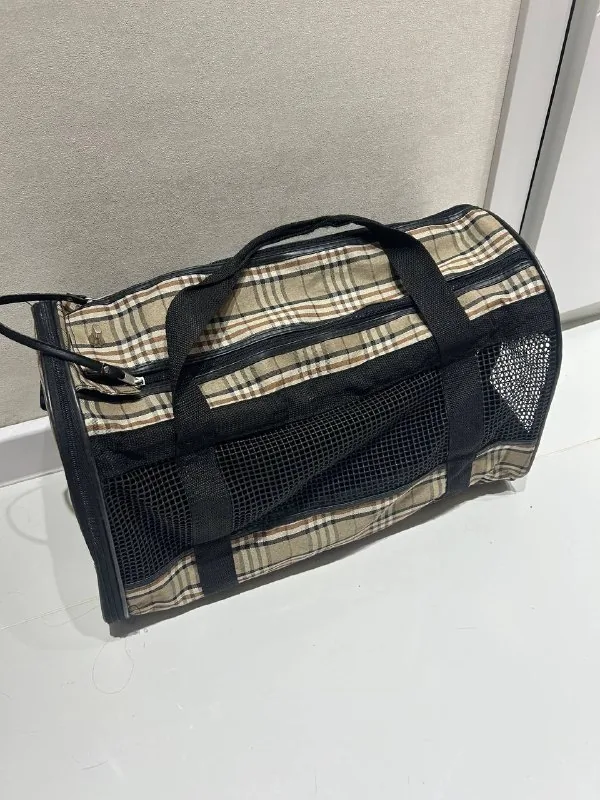 Pet carrier