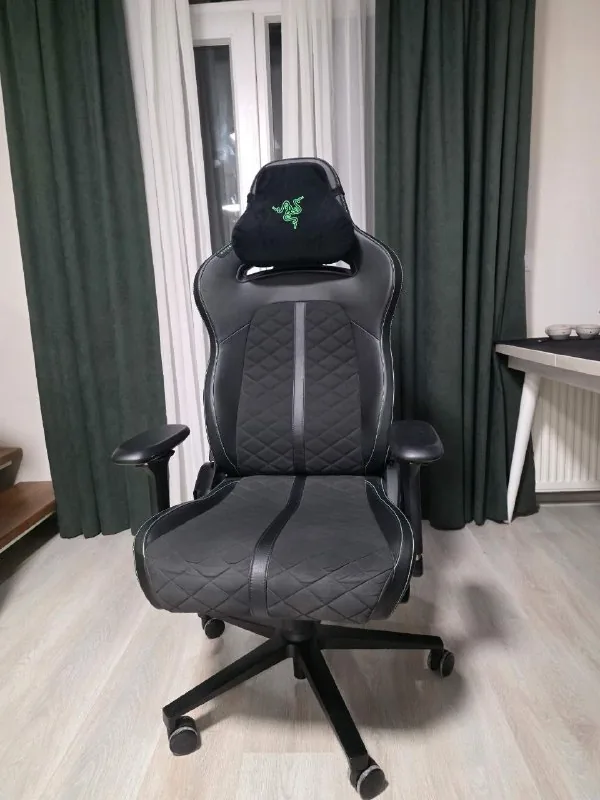 Игровое кресло Razer Enki