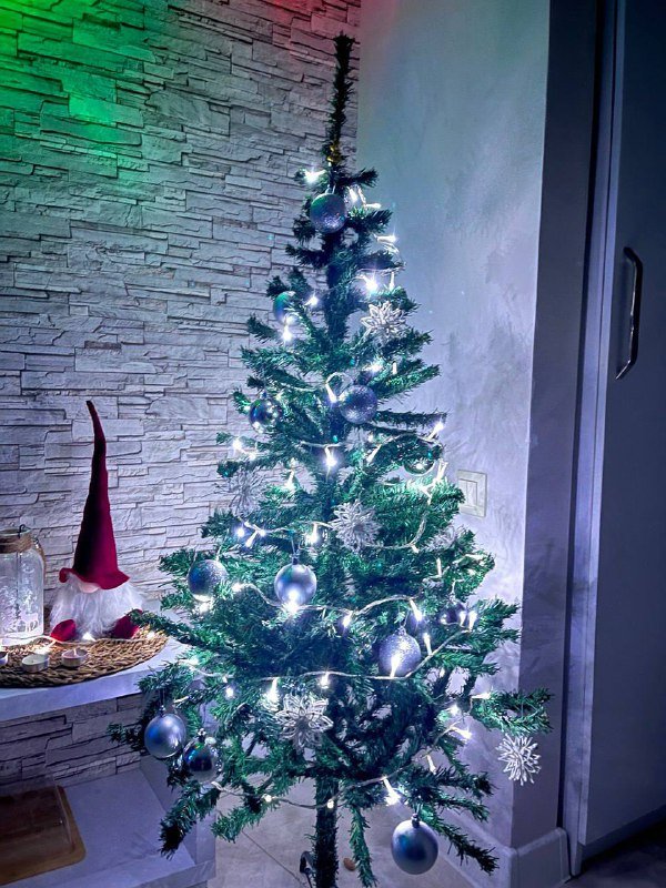 искусственная ёлка, веб-камера Logitech C270 HD