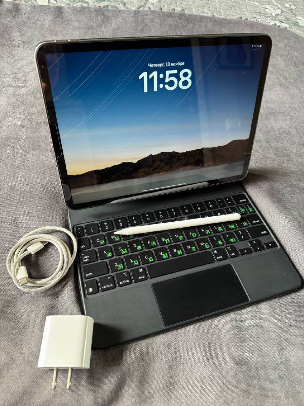 iPad 11 Pro 128 GB, Magic Keyboard, Apple Pencil 2