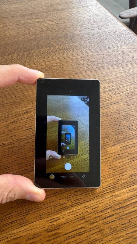 Дополнительный экран для телефона с Bluetooth-пультом