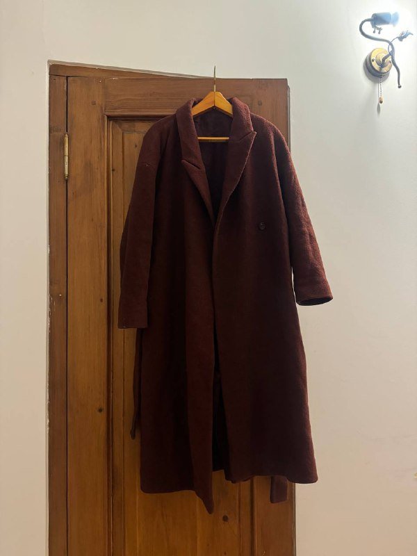 Пальто COS, платья шерсть, Mango, Oakley футболка, платье, кожаные штаны Zara