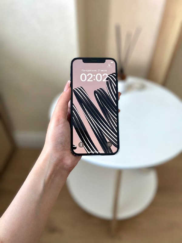 iPhone 12 64 GB, iPhone 12 64 GB, AirPods 4, кабель Lighting USB