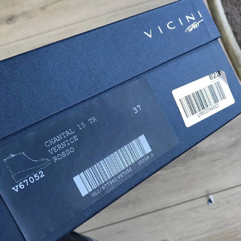 Ботинки из натуральной лаковой кожи размер 37 5