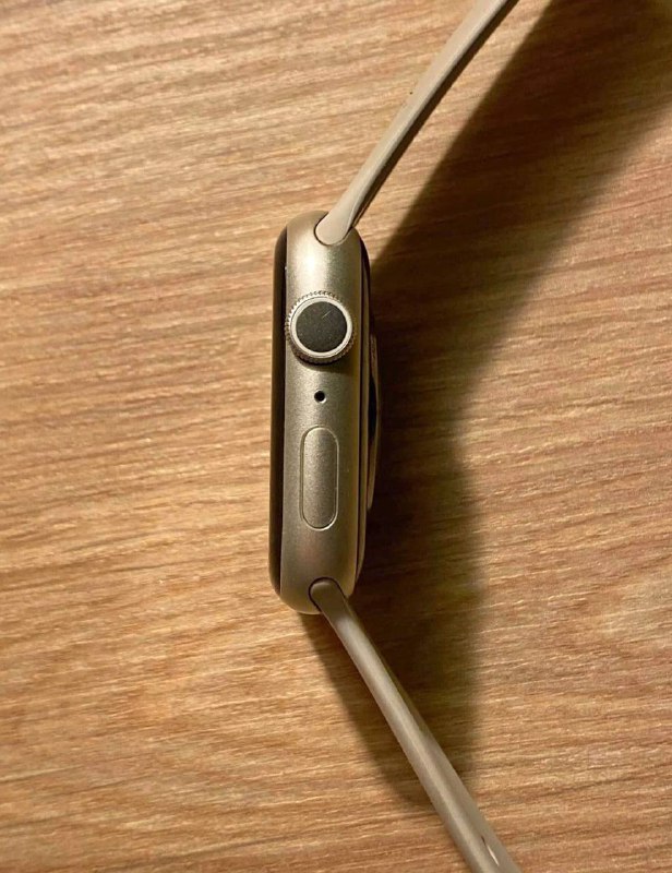 Apple Watch Series 8, 100% battery, includes extra strap 3