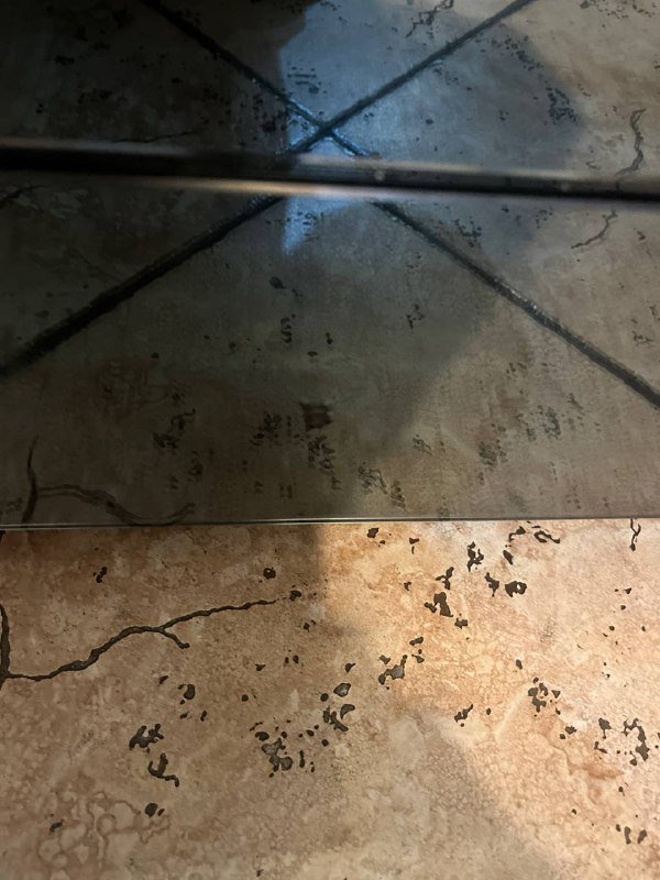 Стол с двумя ящиками с небольшими дефектами 3