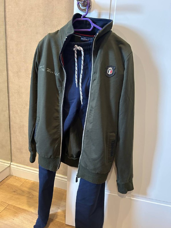 Рубашка Zara, джинсы Zara, спортивный костюм Toni Wanhill, футболки поло Wanex и Zara, бежевые джинсы 2